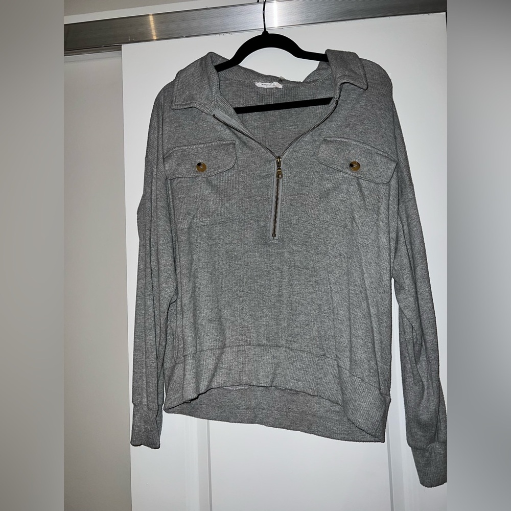 BRAND NEW Long Sleeved Gray Sweatshirt Top